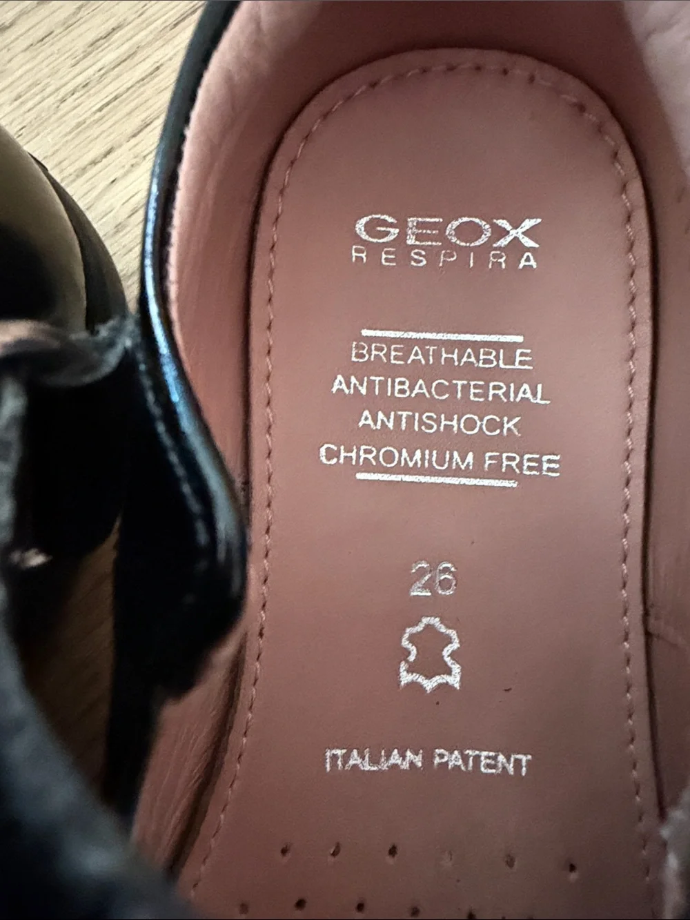 GEOX Respira Girls Black Patent Mary Jane non-marking Anti-shock Shoes EUR sz 26